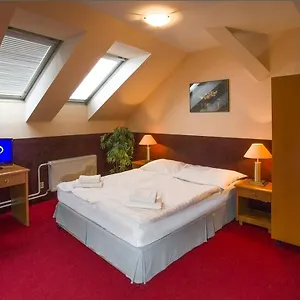 Hostel A Plus &, Praag