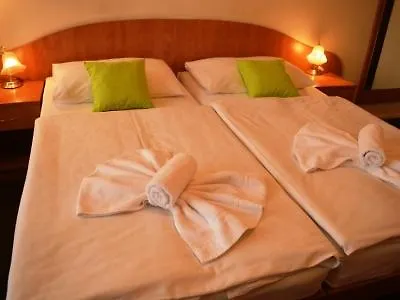 פראג Hotel Legie