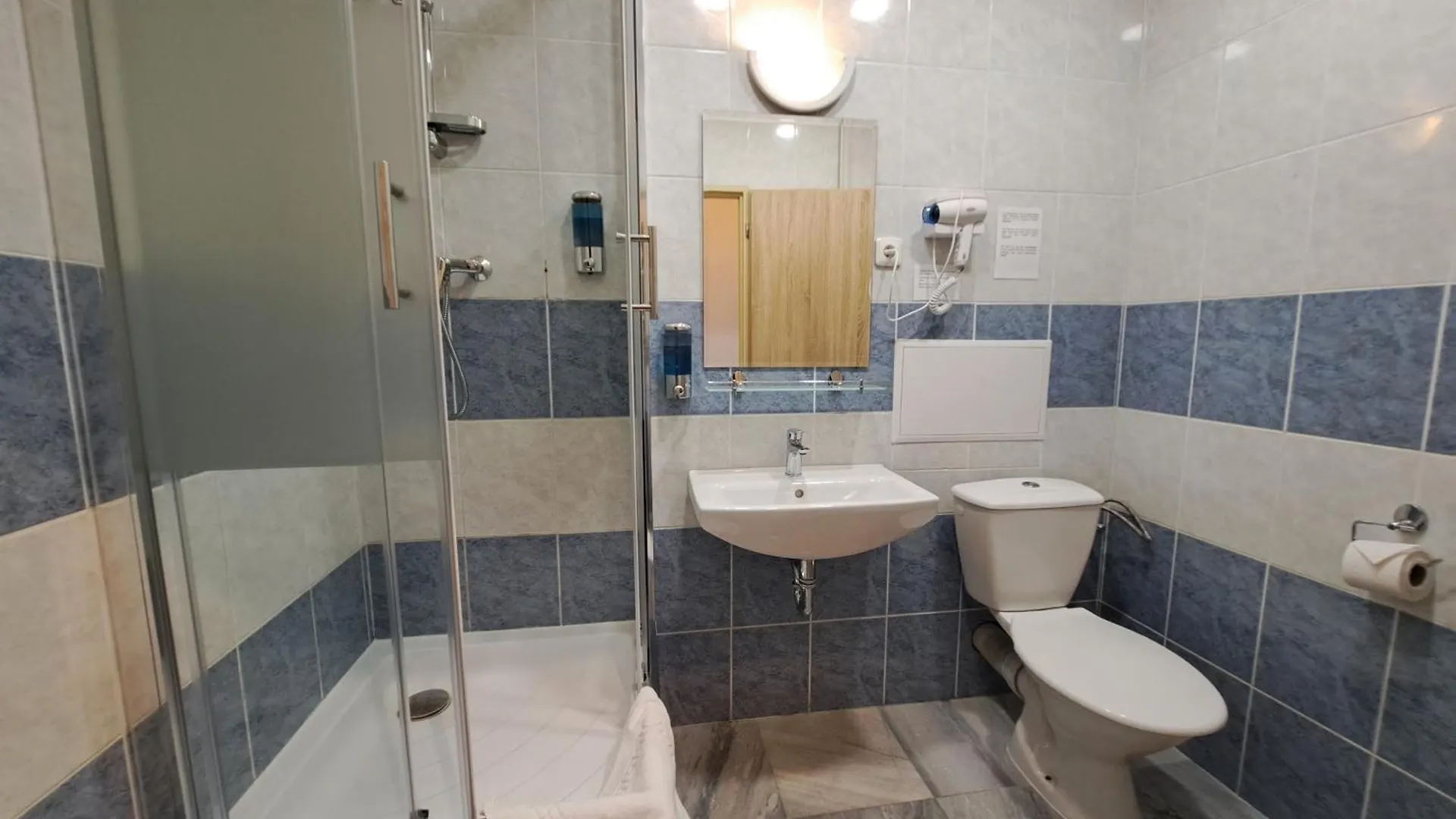 פראג Hotel Legie