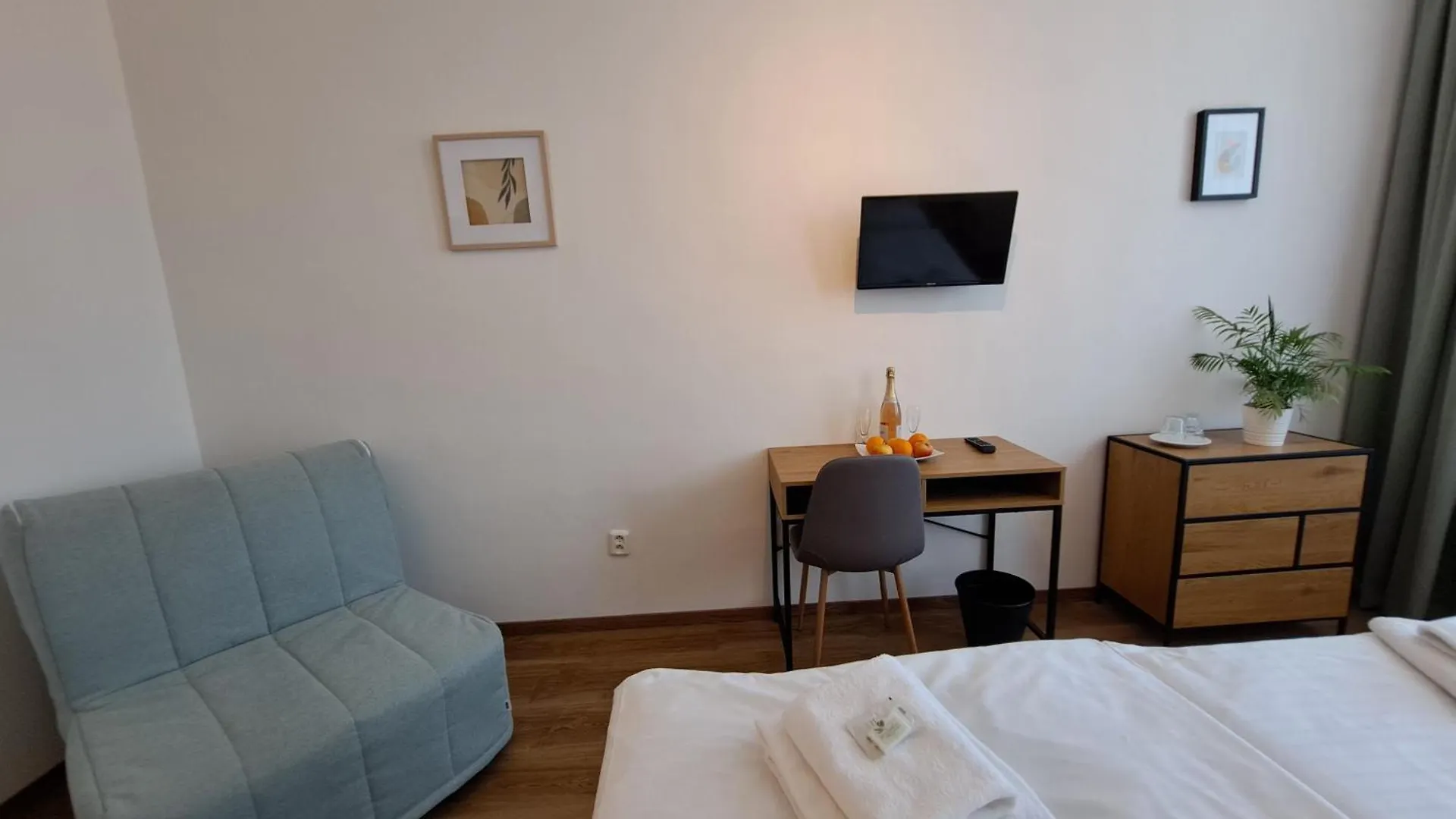 פראג Hotel Legie