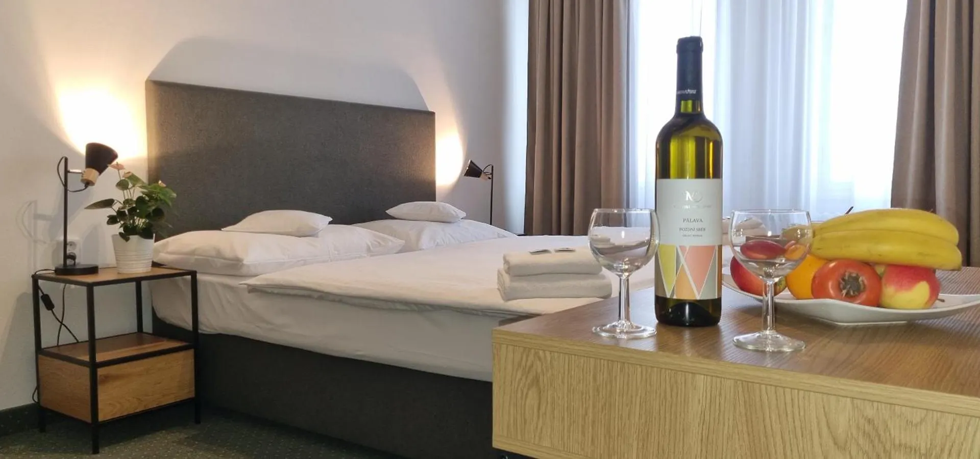פראג Hotel Legie