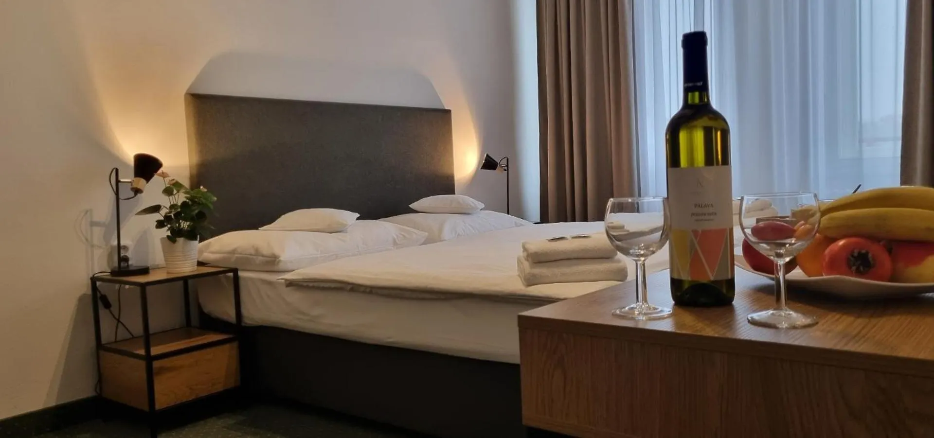 פראג Hotel Legie