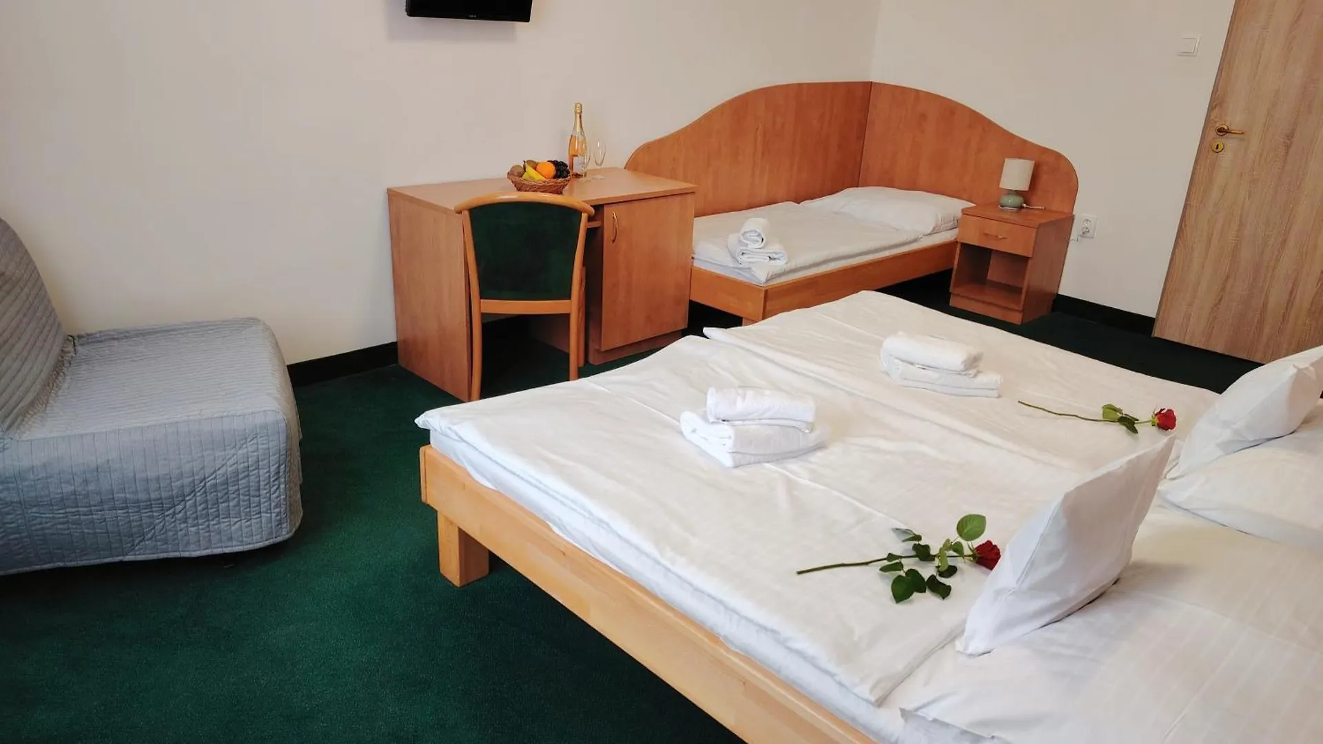 פראג Hotel Legie