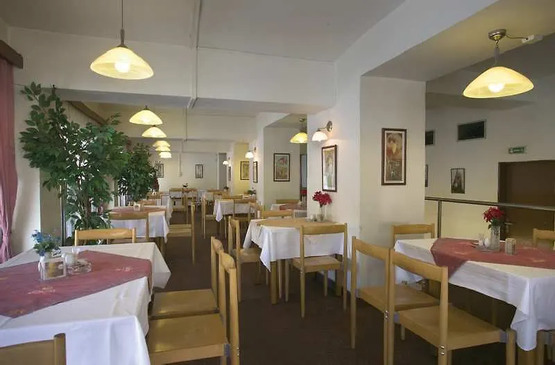 פראג Hotel Legie 3*,