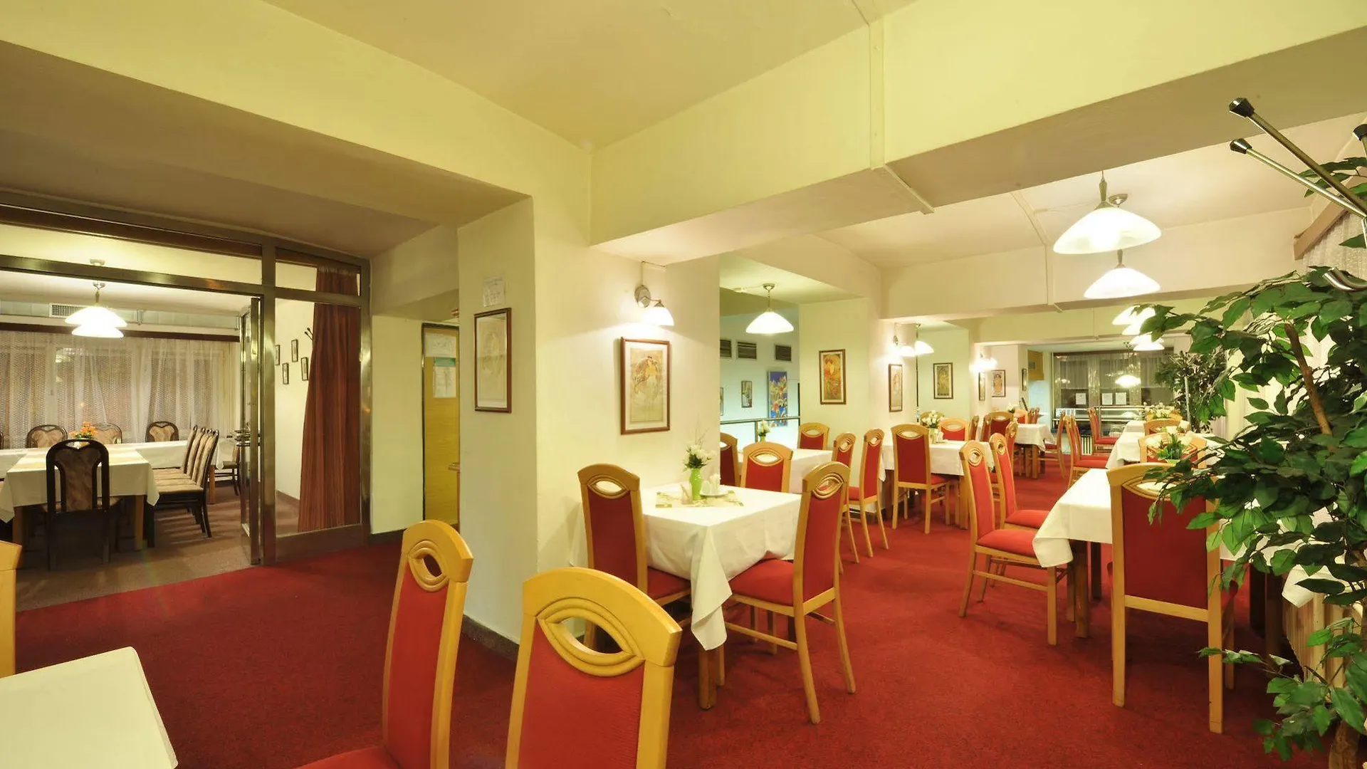 פראג Hotel Legie